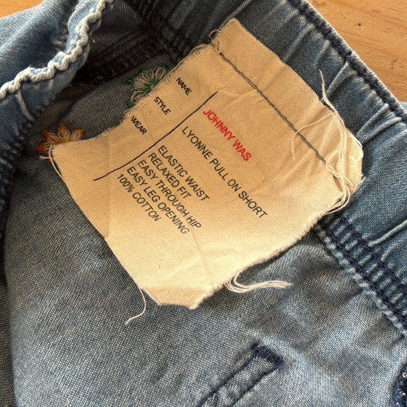 Johnny Was Lyonne Pull On Short Medium 30” EUC embroidered Jean shorts - Picture 8 of 13